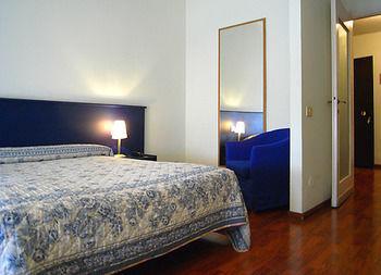 Pola 4* Milán