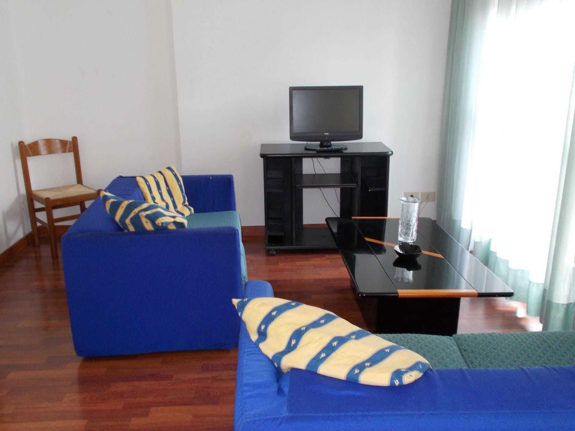 Pola 4* Milán